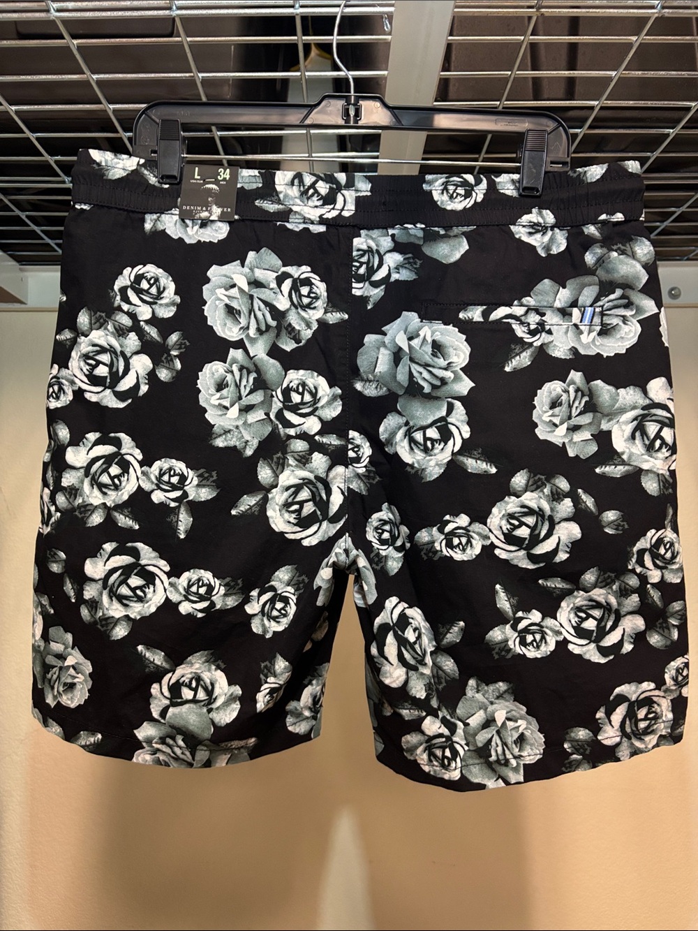 Men's Large Denim & Flower 3 Pocket Black and Blue Floral Shorts New W/ Tags - Picture 5 of 9